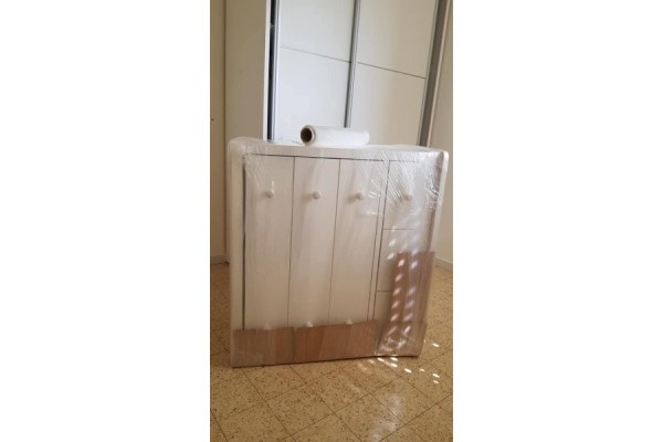יורי הובלות - ראשון