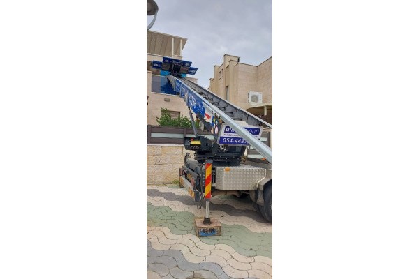 הובלות ומנופי התאומים