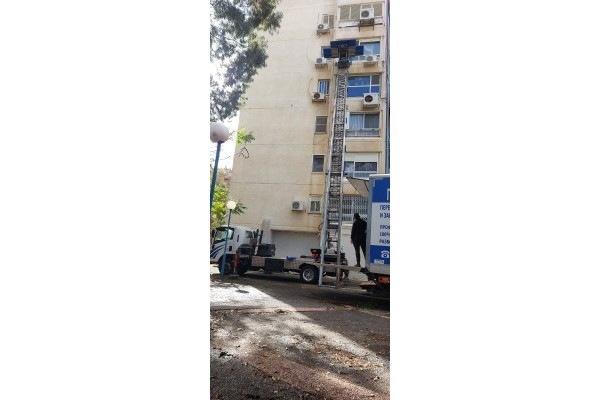 הובלות ומנופי התאומים