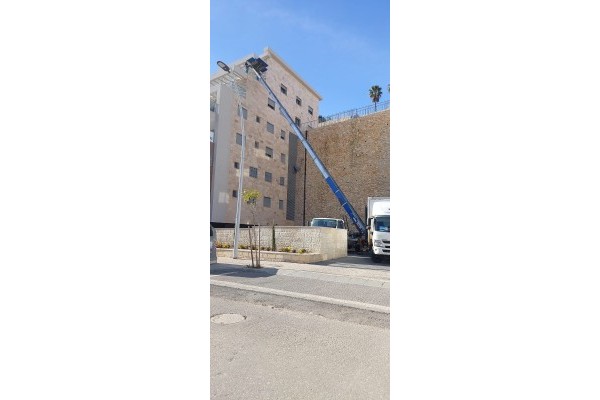 הובלות ומנופי התאומים